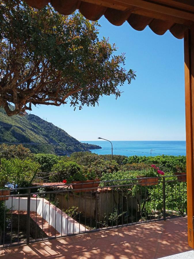 B&B La Casa Del Gelso Acquafredda Exterior photo